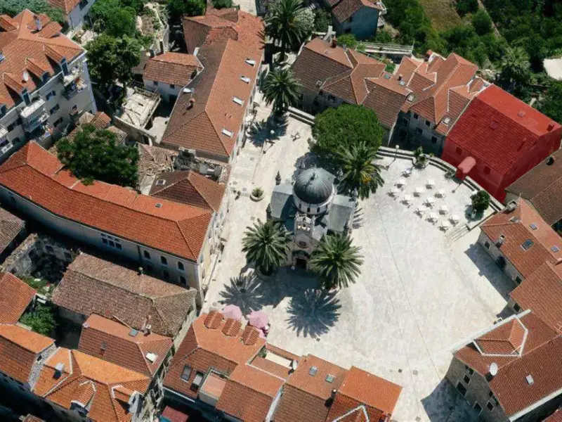 Belavista Square, Herceg Novi
