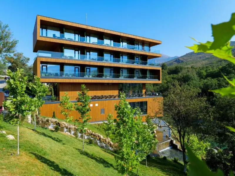 Uji i Ftohtë Hotel, Tepelenë
