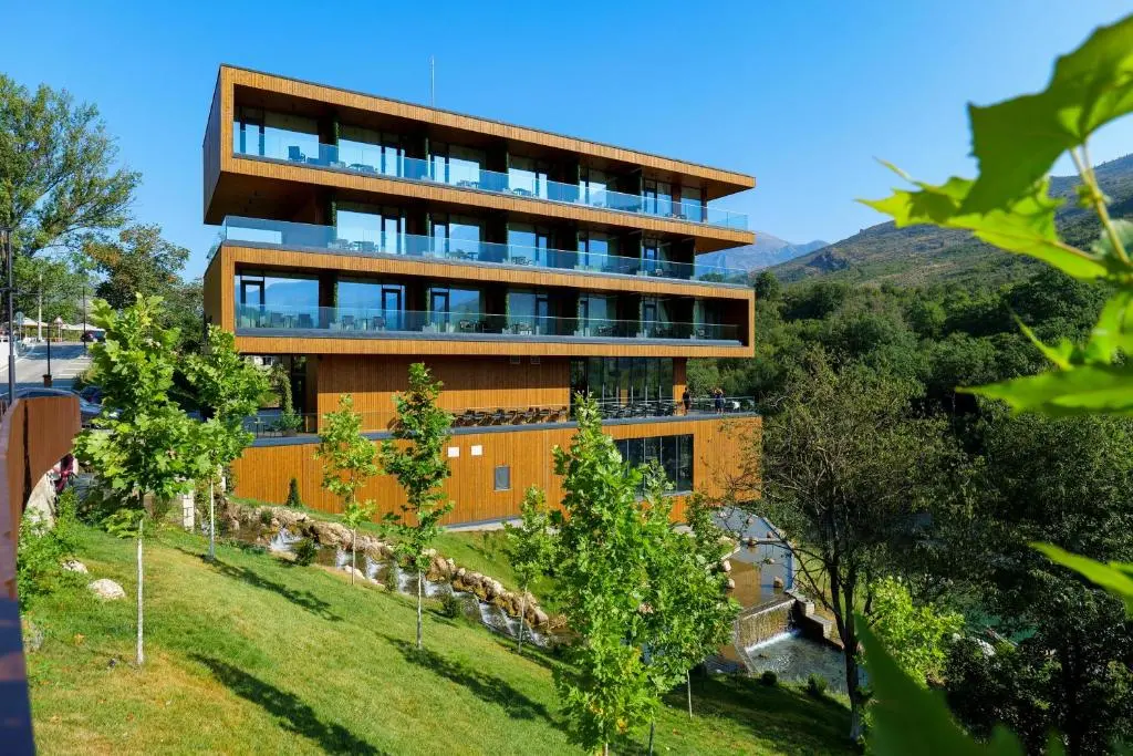Uji i Ftohtë Hotel, Tepelenë