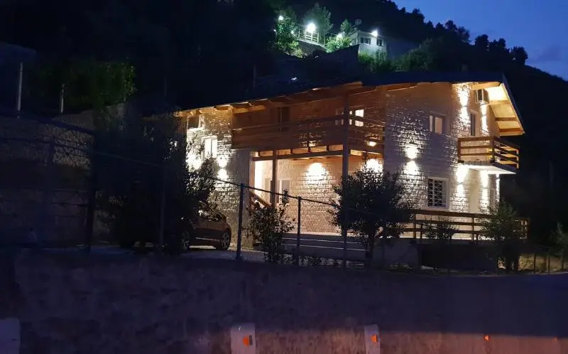 Shpija e Gjyshit Hotel, Shkoder